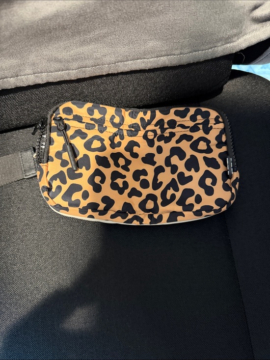 Handbags - Leopard Print Zip Pouch Crossbody Bag - Tan & Black